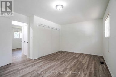 UPPER - 18 SHANNON STREET Orillia Ontario photo 8