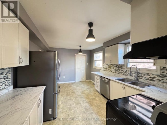23 WALLACE DRIVE, Barrie (Northwest), Ontario, L4N7E2
