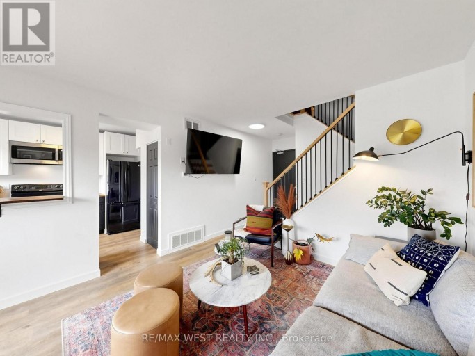 6 - 2027 BLUEFIELDS DRIVE, Burlington (Mountainside), Ontario, L7P1J9