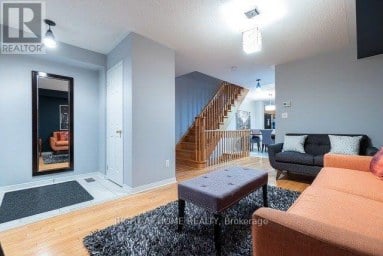 94 JIM BAIRD MEWS Toronto (Downsview-Roding-CFB) Ontario photo 4