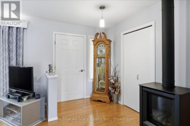 10 EMILY STREET N Kawartha Lakes (Omemee) Ontario photo 4