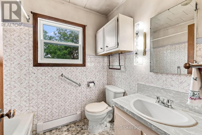 20 GORDON STREET, Belleville (Belleville Ward), Ontario, K8P3E3