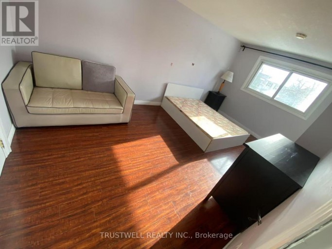 9 WHISTLING HILLS DRIVE, Toronto (Milliken), Ontario, M1V2B6