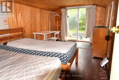 713 CHAMBERLAIN STREET Peterborough (Otonabee Ward 1) Ontario photo 2