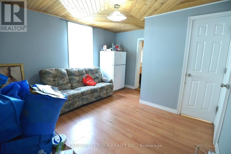 713 CHAMBERLAIN STREET, Peterborough (Otonabee Ward 1), Ontario, K9J4M2