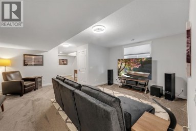 133 Rochester Way NW Calgary Alberta photo 32