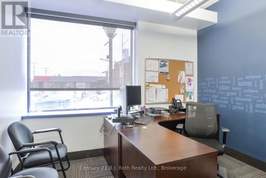 40 PETER STREET S Orillia Ontario photo 6