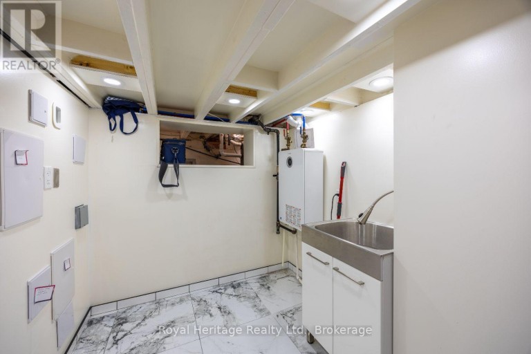 207 VALENCIA ROAD, Oshawa (Lakeview), Ontario, L1J1P2