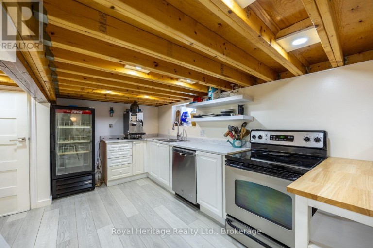 207 VALENCIA ROAD, Oshawa (Lakeview), Ontario, L1J1P2