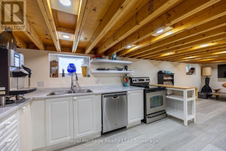 207 VALENCIA ROAD, Oshawa (Lakeview), Ontario, L1J1P2