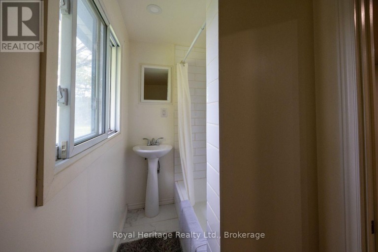 207 VALENCIA ROAD, Oshawa (Lakeview), Ontario, L1J1P2