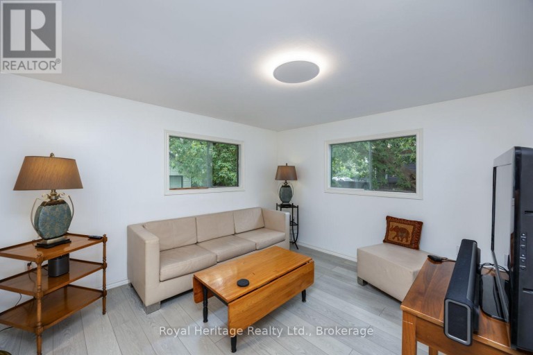 207 VALENCIA ROAD, Oshawa (Lakeview), Ontario, L1J1P2