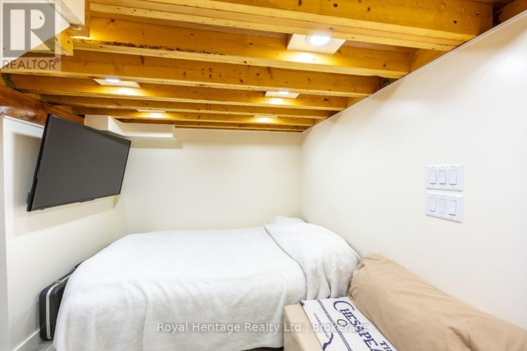 207 VALENCIA ROAD, Oshawa (Lakeview), Ontario, L1J1P2