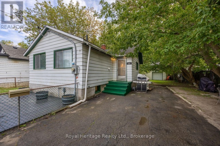 207 VALENCIA ROAD, Oshawa (Lakeview), Ontario, L1J1P2
