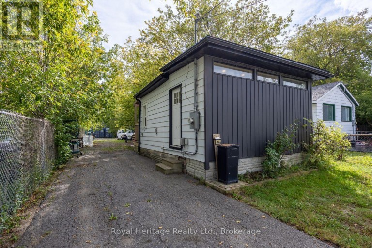 203 VALENCIA ROAD, Oshawa (Lakeview), Ontario, L1J1P2