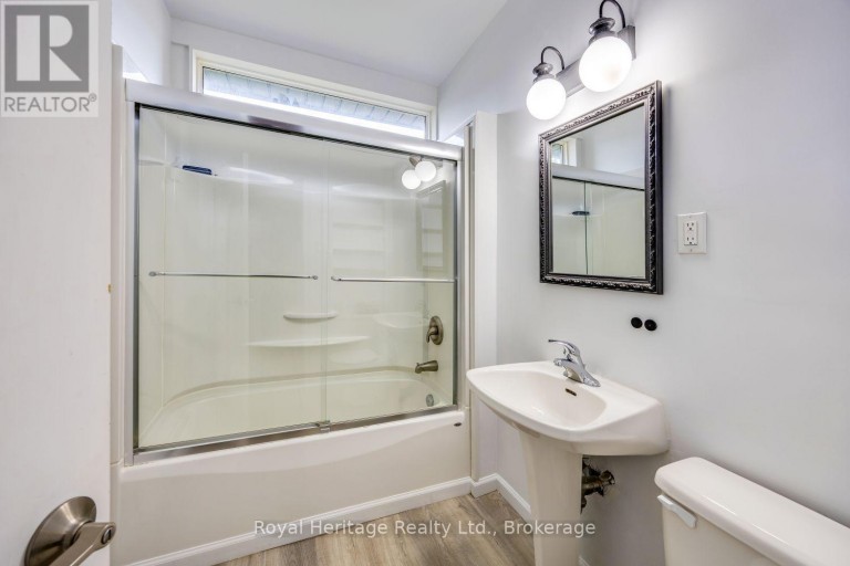 203 VALENCIA ROAD, Oshawa (Lakeview), Ontario, L1J1P2
