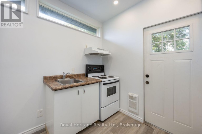 203 VALENCIA ROAD, Oshawa (Lakeview), Ontario, L1J1P2