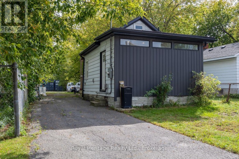 203 VALENCIA ROAD, Oshawa (Lakeview), Ontario, L1J1P2