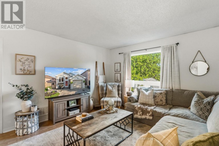 42 GLANVILLE CRESCENT, Clarington (Bowmanville), Ontario, L1C4L7