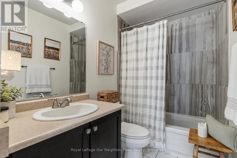 42 GLANVILLE CRESCENT, Clarington (Bowmanville), Ontario, L1C4L7