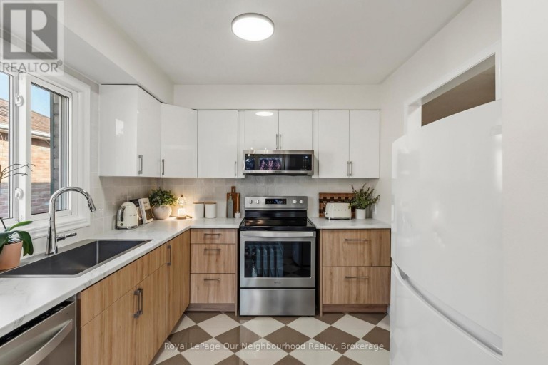 42 GLANVILLE CRESCENT, Clarington (Bowmanville), Ontario, L1C4L7