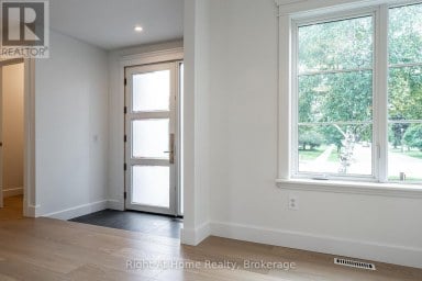 310 BRIARHILL DRIVE Stratford Ontario photo 3
