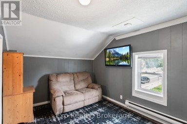 79 COLLEGE STREET E Belleville (Belleville Ward) Ontario photo 22
