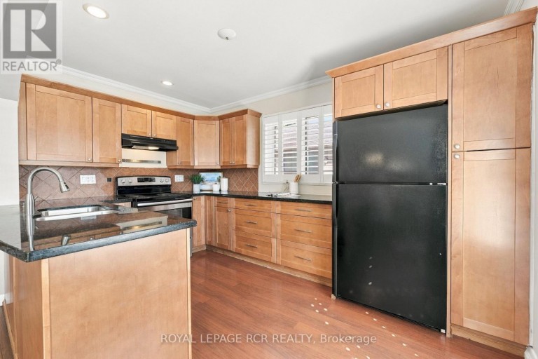 70 TECUMSEH DRIVE, Aurora (Aurora Heights), Ontario, L4G2X4