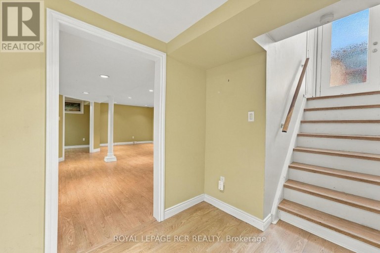 70 TECUMSEH DRIVE, Aurora (Aurora Heights), Ontario, L4G2X4