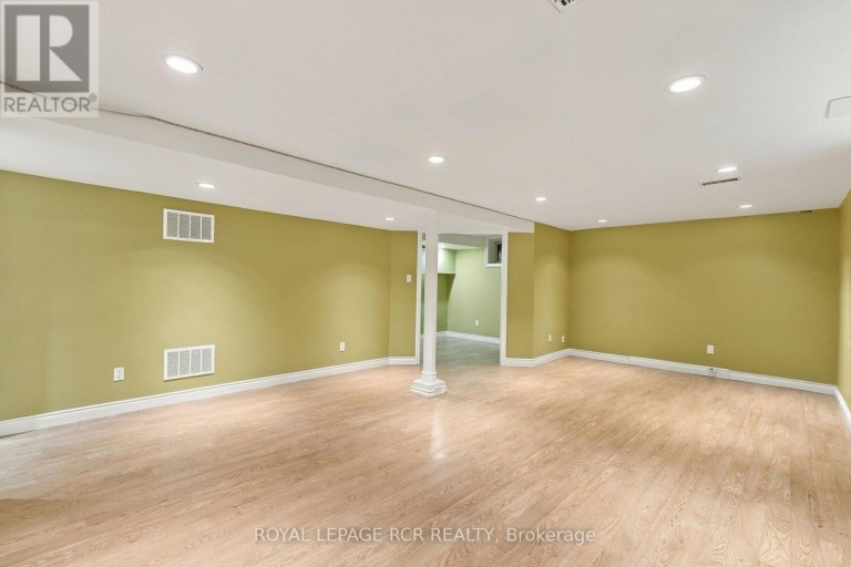 70 TECUMSEH DRIVE, Aurora (Aurora Heights), Ontario, L4G2X4