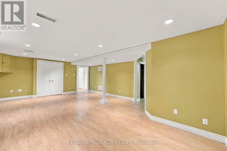 70 TECUMSEH DRIVE, Aurora (Aurora Heights), Ontario, L4G2X4