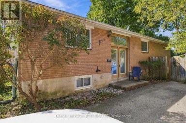 70 TECUMSEH DRIVE Aurora (Aurora Heights) Ontario photo 3