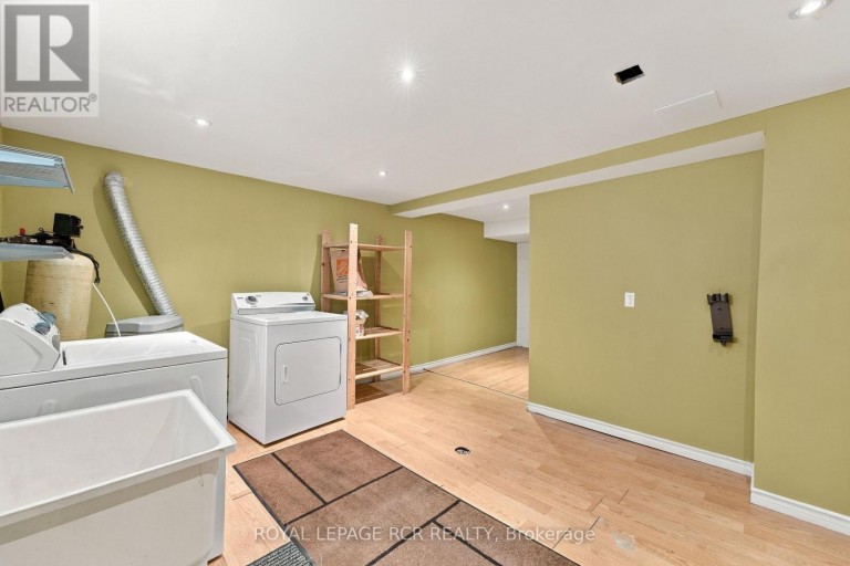 70 TECUMSEH DRIVE, Aurora (Aurora Heights), Ontario, L4G2X4