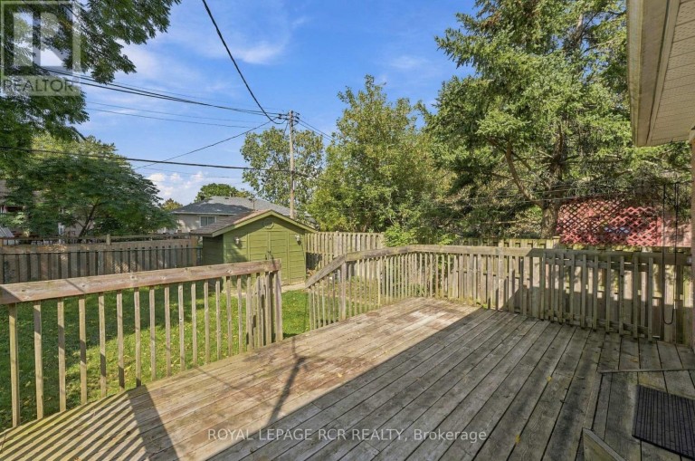 70 TECUMSEH DRIVE, Aurora (Aurora Heights), Ontario, L4G2X4