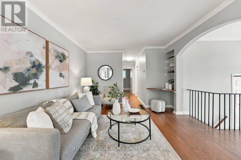 70 TECUMSEH DRIVE, Aurora (Aurora Heights), Ontario, L4G2X4