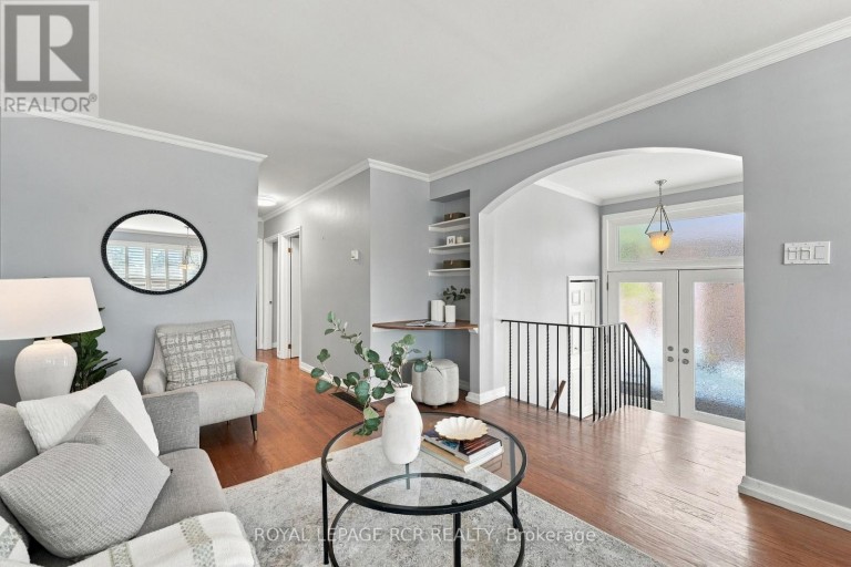 70 TECUMSEH DRIVE, Aurora (Aurora Heights), Ontario, L4G2X4