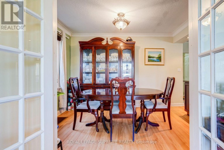 136 WINSTON PARK BOULEVARD, Toronto (Downsview-Roding-CFB), Ontario, M3K1C5