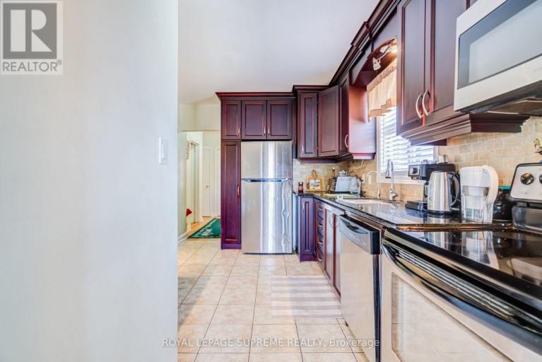 136 WINSTON PARK BOULEVARD, Toronto (Downsview-Roding-CFB), Ontario, M3K1C5