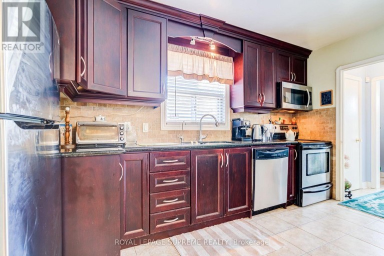 136 WINSTON PARK BOULEVARD, Toronto (Downsview-Roding-CFB), Ontario, M3K1C5