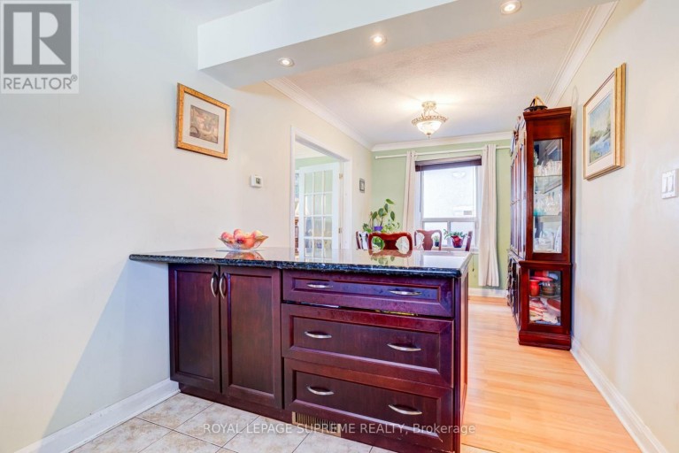 136 WINSTON PARK BOULEVARD, Toronto (Downsview-Roding-CFB), Ontario, M3K1C5