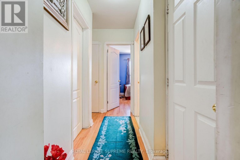 136 WINSTON PARK BOULEVARD, Toronto (Downsview-Roding-CFB), Ontario, M3K1C5
