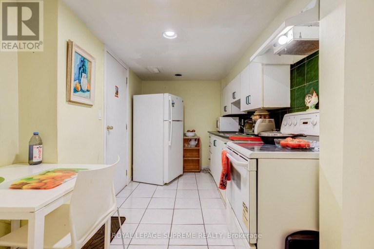 136 WINSTON PARK BOULEVARD, Toronto (Downsview-Roding-CFB), Ontario, M3K1C5