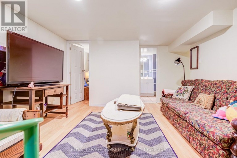 136 WINSTON PARK BOULEVARD, Toronto (Downsview-Roding-CFB), Ontario, M3K1C5