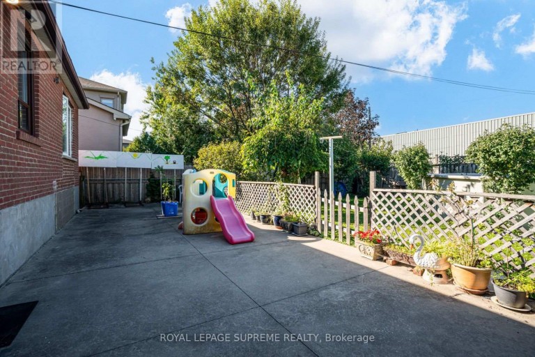 136 WINSTON PARK BOULEVARD, Toronto (Downsview-Roding-CFB), Ontario, M3K1C5
