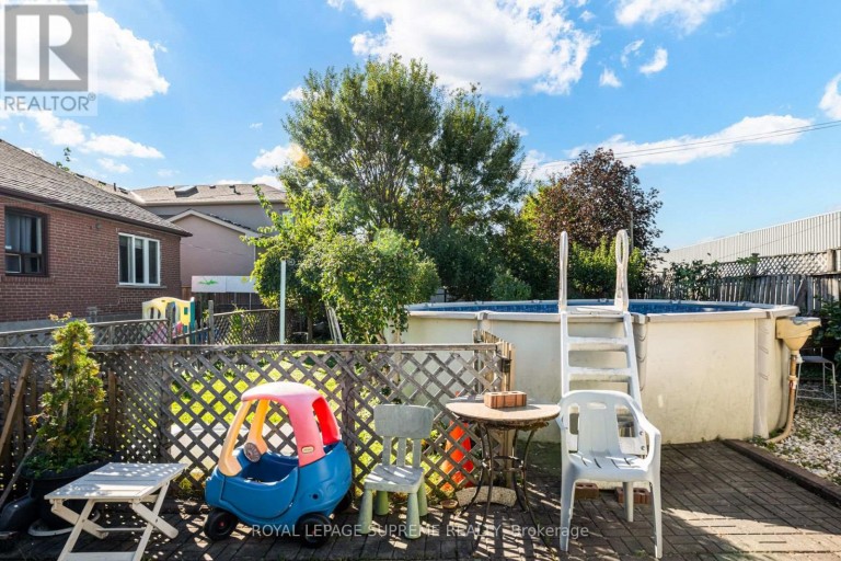 136 WINSTON PARK BOULEVARD, Toronto (Downsview-Roding-CFB), Ontario, M3K1C5