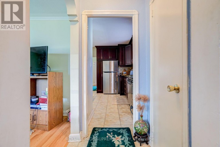 136 WINSTON PARK BOULEVARD, Toronto (Downsview-Roding-CFB), Ontario, M3K1C5