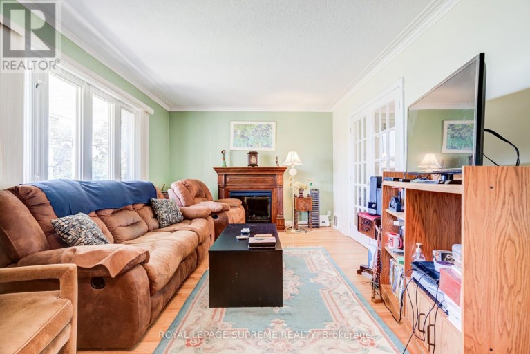 136 WINSTON PARK BOULEVARD, Toronto (Downsview-Roding-CFB), Ontario, M3K1C5