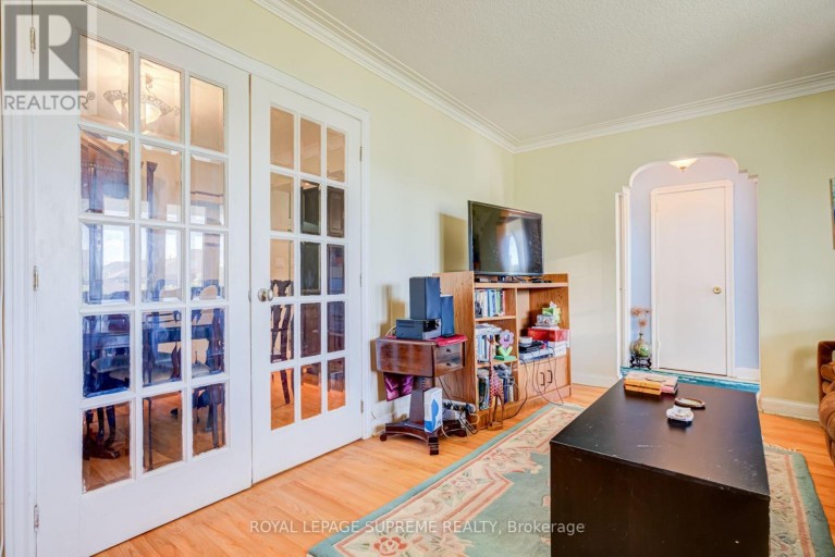 136 WINSTON PARK BOULEVARD, Toronto (Downsview-Roding-CFB), Ontario, M3K1C5