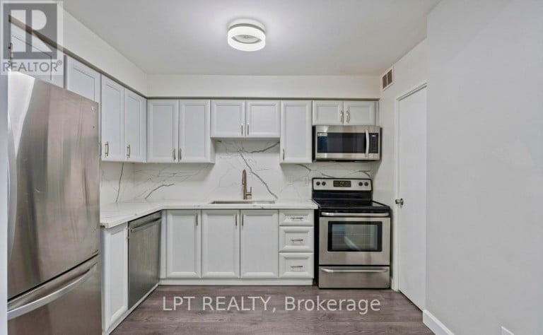 332 - 2 VALHALLA INN ROAD, Toronto (Islington-City Centre West), Ontario, M9B6C3