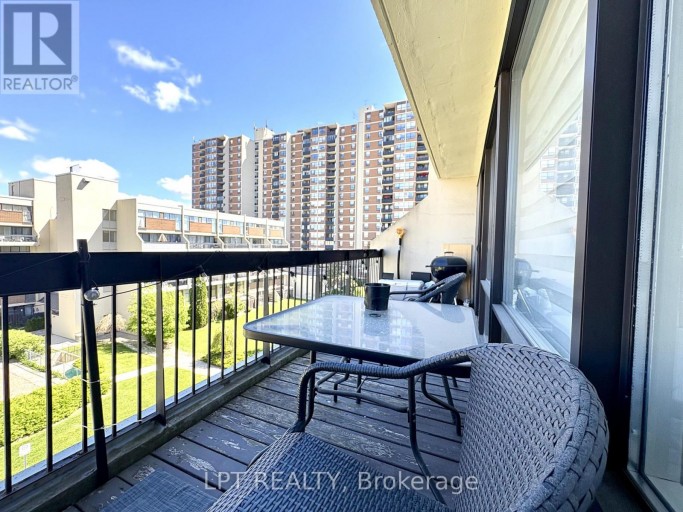 332 - 2 VALHALLA INN ROAD, Toronto (Islington-City Centre West), Ontario, M9B6C3